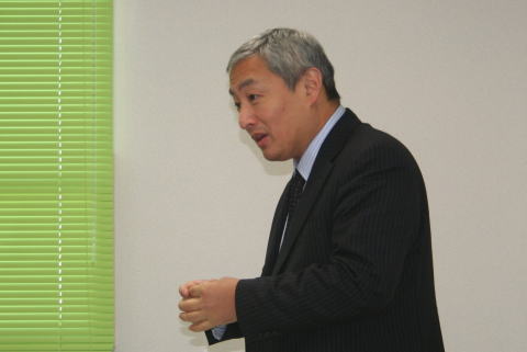 イグザム幼児教室で講演中の　関西大学初等部の梅本龍多先生