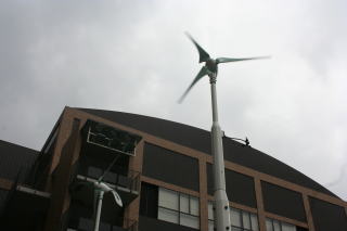 関西大学ミューズキャンパスの風力発電の風車