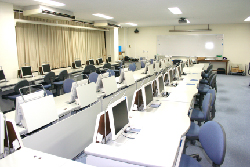 大阪聖母学院小学校コンピュータールーム