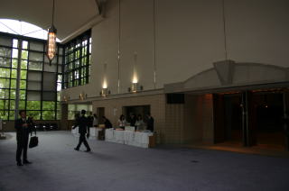 関西大学初等部の入試説明会　会場内の写真