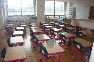 関西大学初等部 １年生の教室３